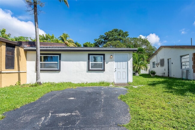 Building Photo - 2941 NW 11th Ct