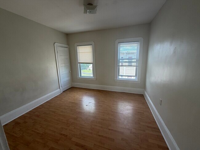 Building Photo - 287 3rd St