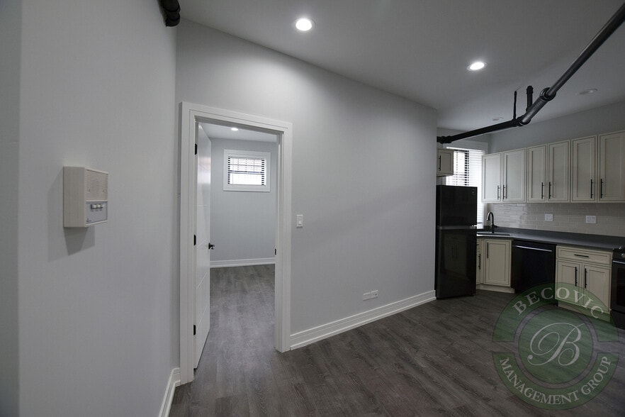 Building Photo - 6105 N Winthrop Ave