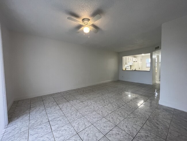 Building Photo - 842 NE 209th St