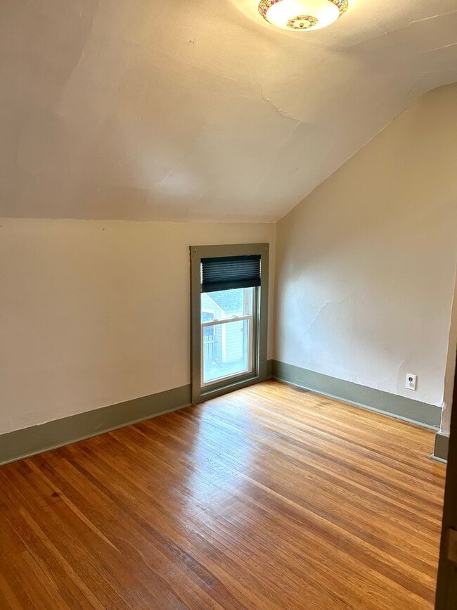 Building Photo - 3 Bedoom SIngle Family - 14620 Zip - South Ave & Elmwood Area