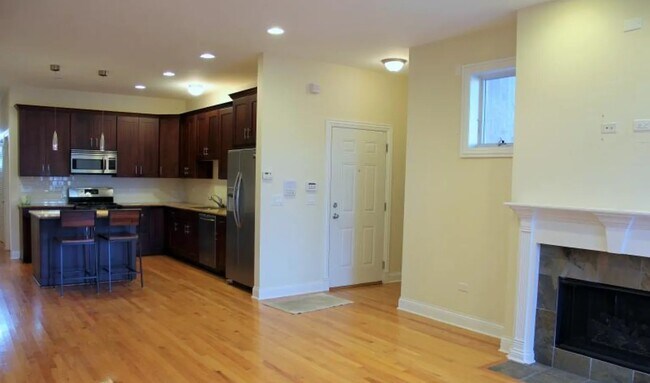 Building Photo - 1401 W Altgeld St