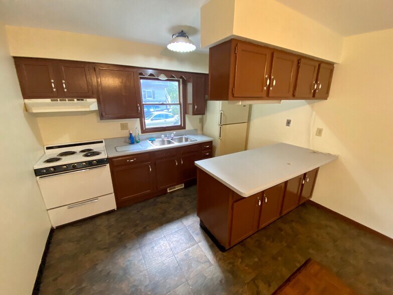 Building Photo - 3152 Losey Blvd S