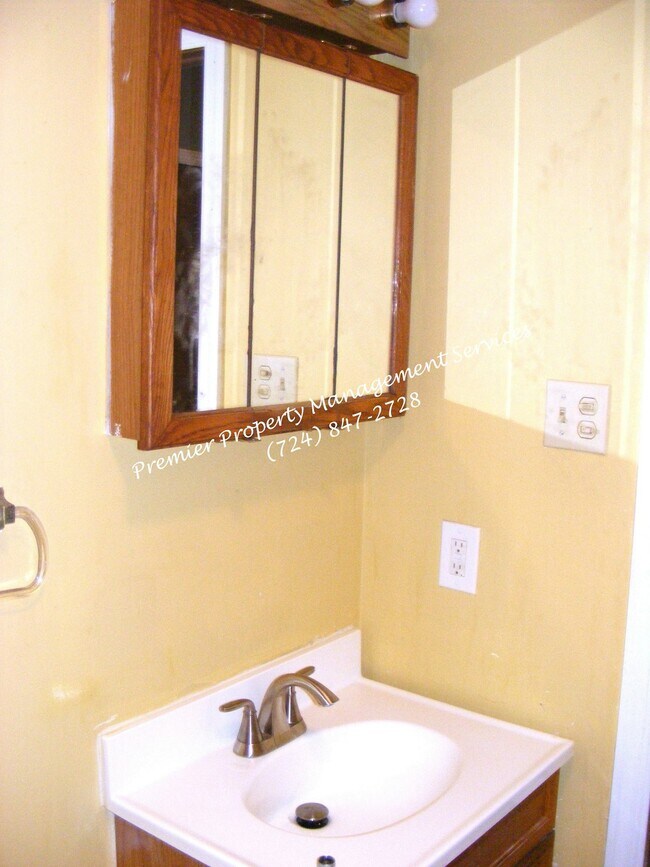 Building Photo - 699 Olive Ln