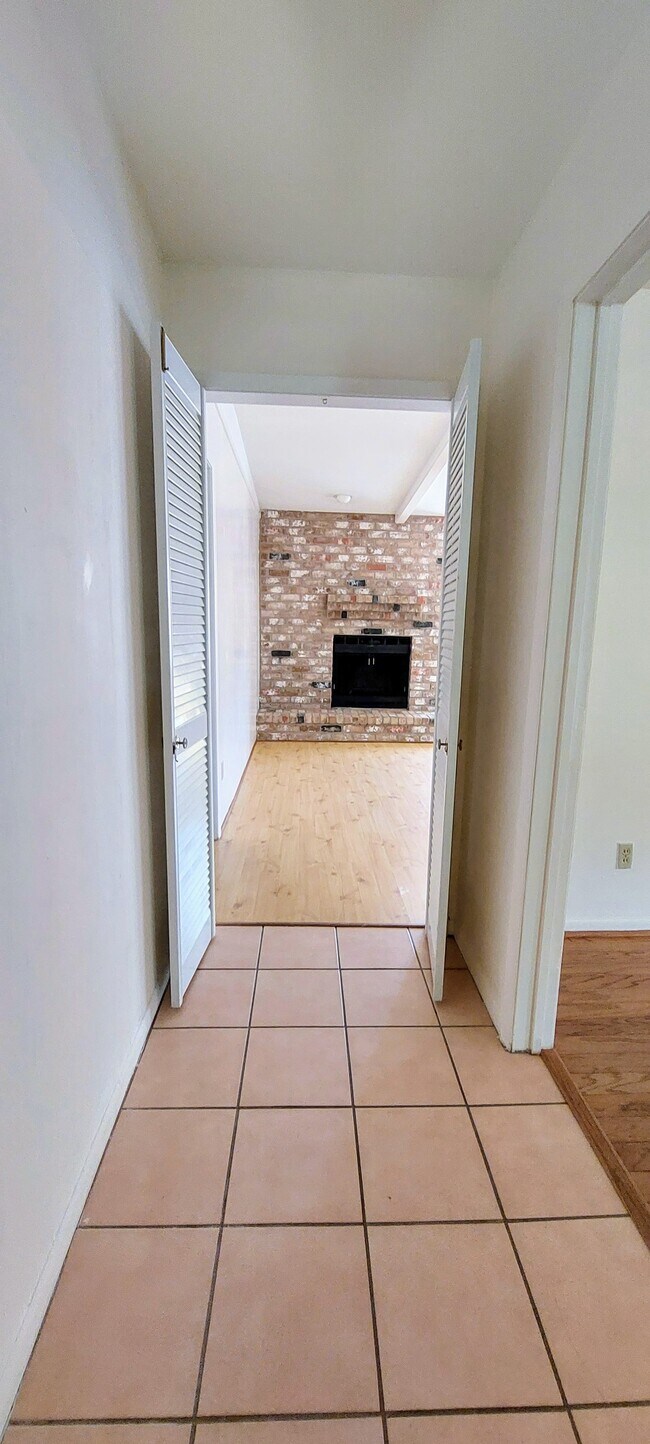Building Photo - 5455 Kuldell Dr