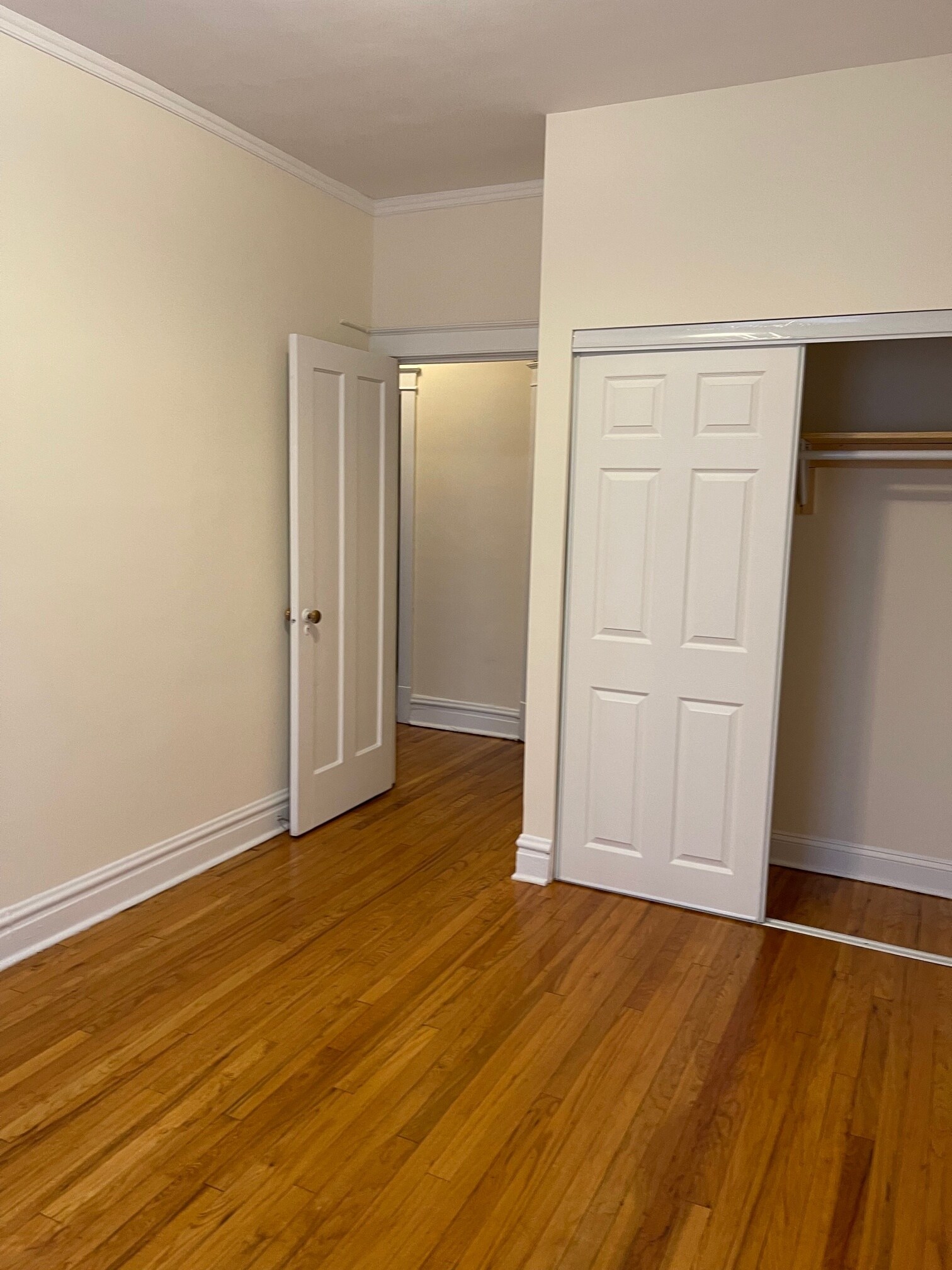 Building Photo - 6962 N Sheridan Rd