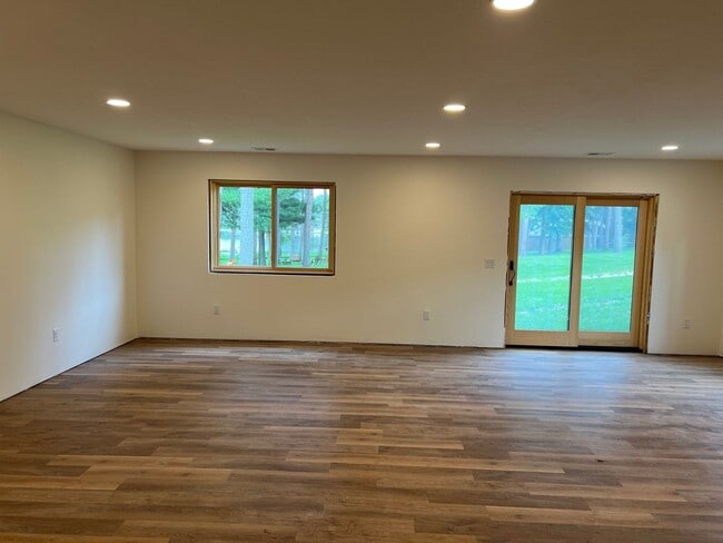 Building Photo - Gorgeous New Construction on the Fish Hook River