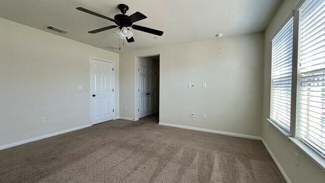 Building Photo - 2304 S Lakeline Blvd