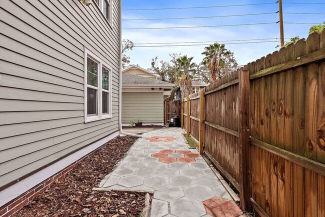 Building Photo - 134 22nd Ave N