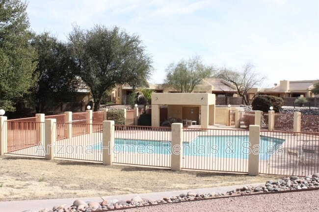 Building Photo - 623 S Kacee Ave