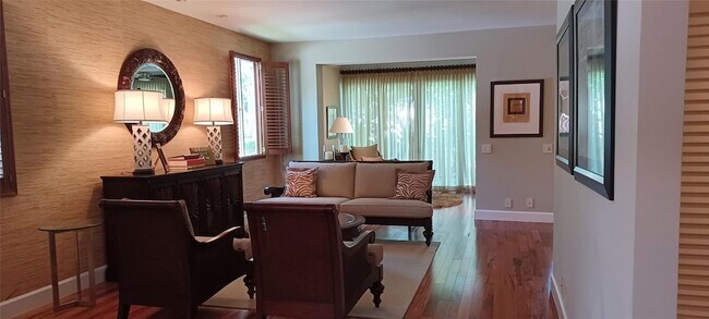 Building Photo - 6688 Via Regina