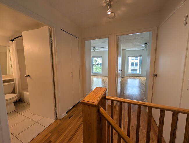 Building Photo - 711 W Gordon Terrace