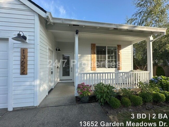 Primary Photo - 3 BD | 2 BA Duplex with Fenced Backyard an...
