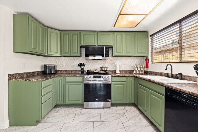 Building Photo - 632 Kenoak Dr