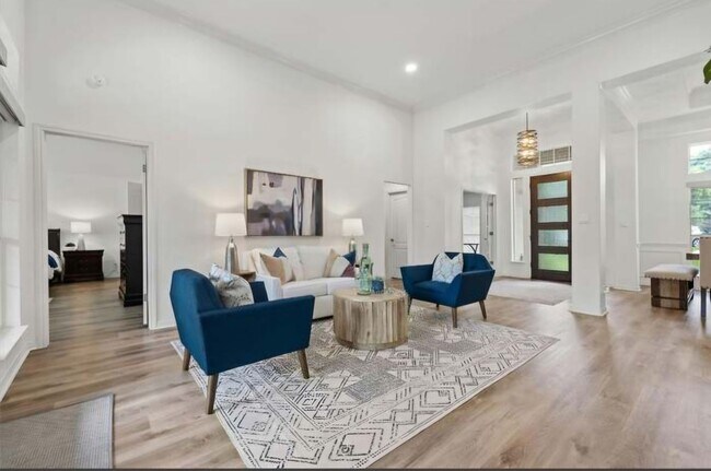 Building Photo - Gorgeous 4/BR 3/BA One-Level Home with Mod...