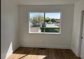 Building Photo - 2116 Mount Vernon Dr