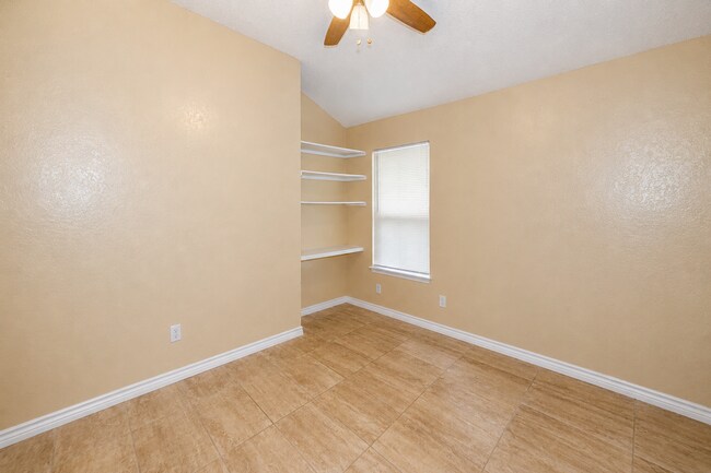 Building Photo - 2308 Woodlands Dr