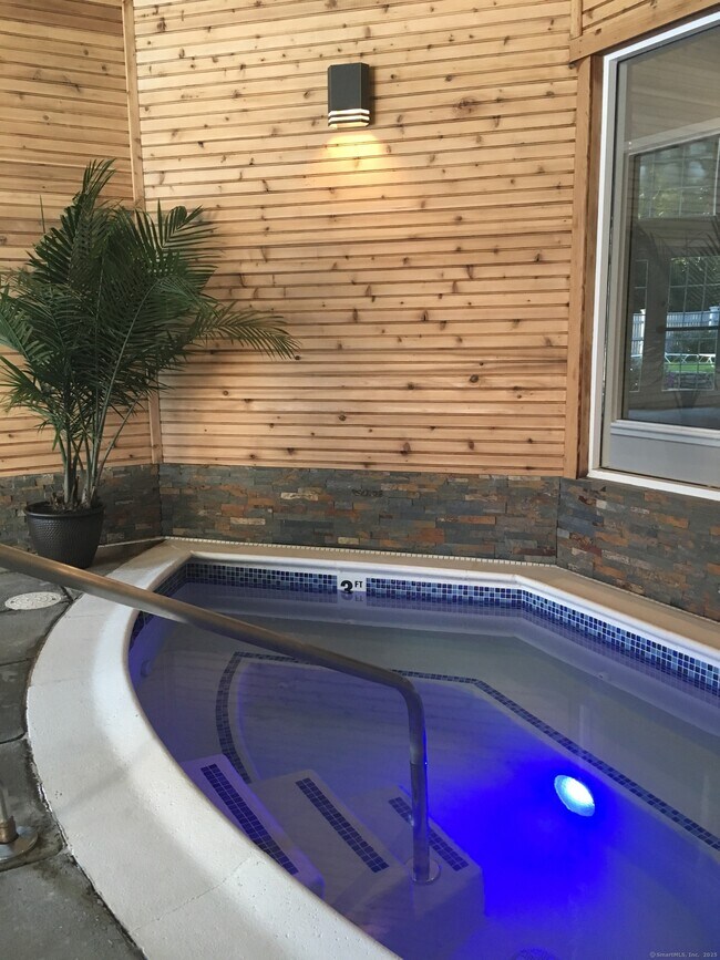 Building Photo - 912 Old Pond Ln