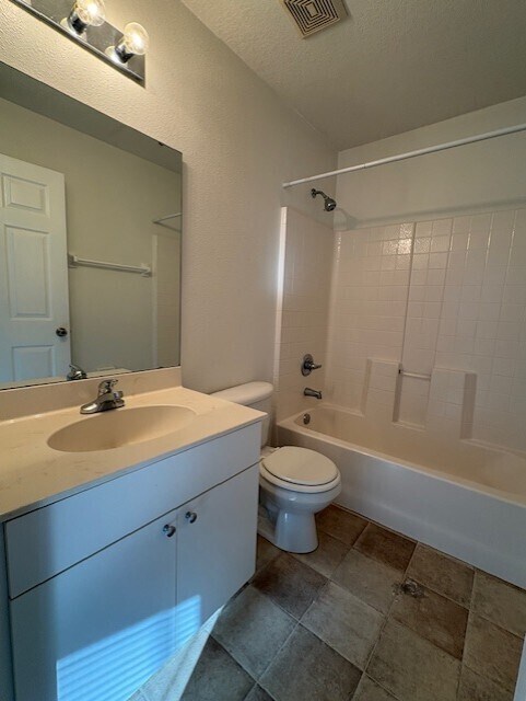 Building Photo - 3/2 Duplex