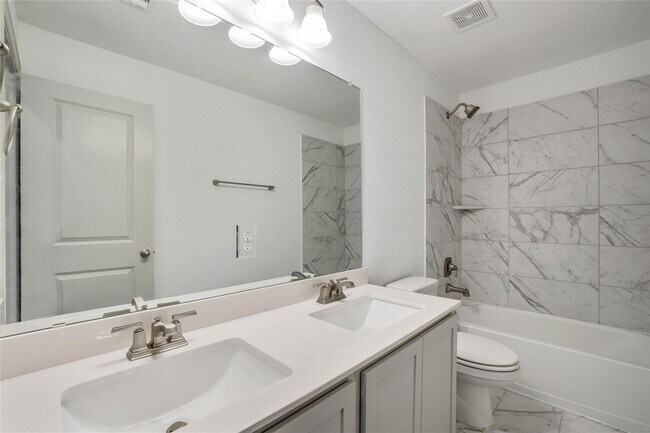 Building Photo - Luxury living in this stunning 4 bedroom, 3 bath home