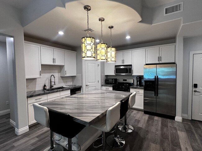 Building Photo - 2 Bed 2 Bath Furnished Condo Tempe Resort-...