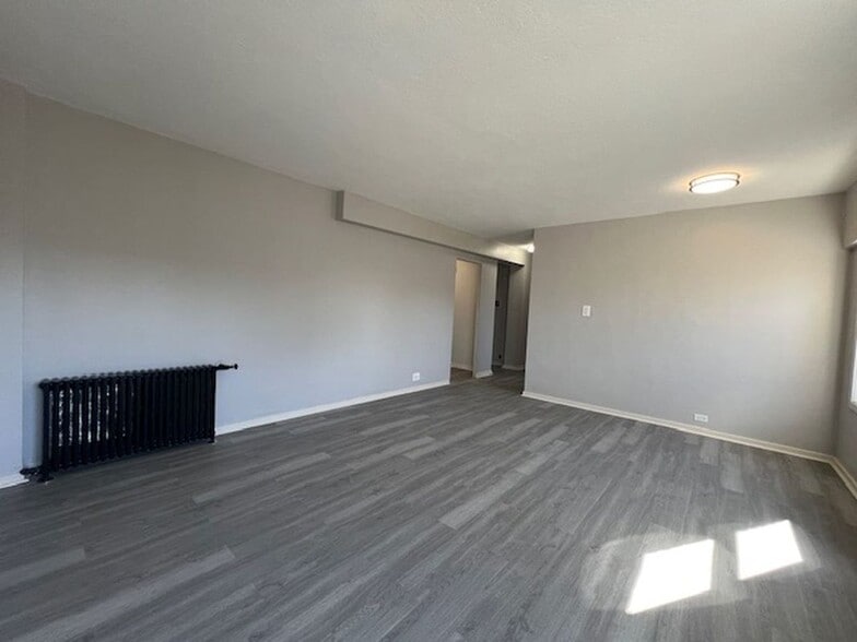 Building Photo - 7327 N Rogers Ave