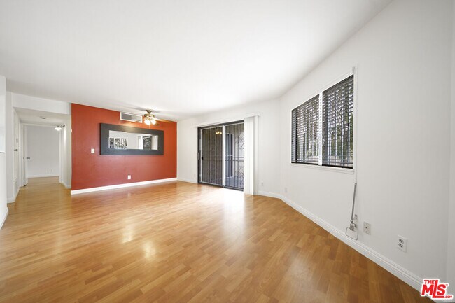 Building Photo - 1425 W 12th St