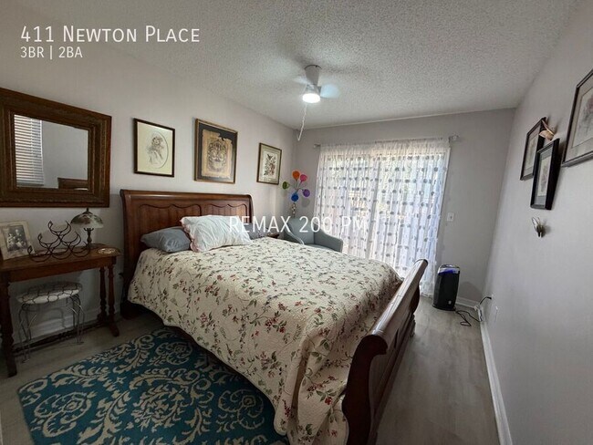 Building Photo - 411 Newton Pl