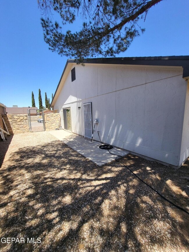 Building Photo - 1802 Frank Sinatra Pl