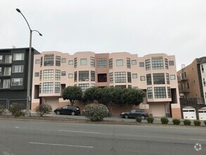 Building Photo - Studio w/Amazing Views, Walk-in Closet, Pa...