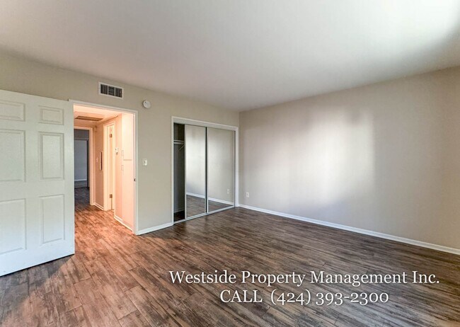 Building Photo - 425 E Tamarack Ave