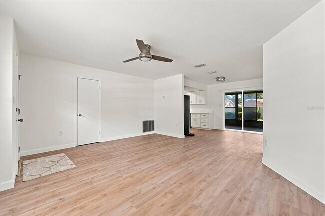 Building Photo - 2855 Dueby St