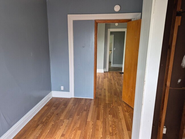 Building Photo - 227 Douglas Ave