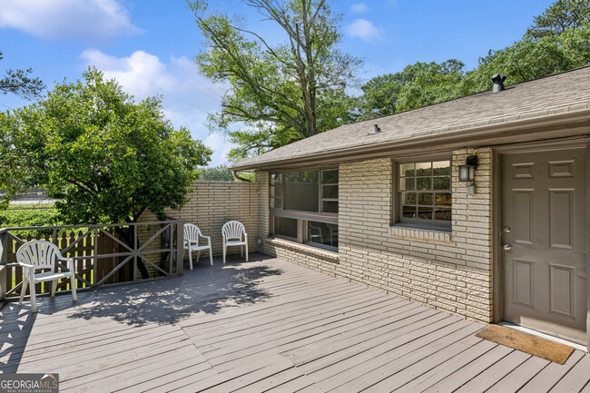 Building Photo - 2762 Dresden Dr NE