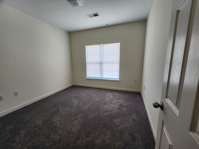 Building Photo - 2 Bedroom | 2 Bath Condo with Garage in Bellingham Park