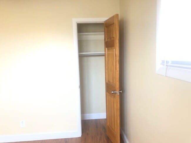 Building Photo - Beautiful 3BR home rural Bloomington with large lot. Recently refurbished and modernized