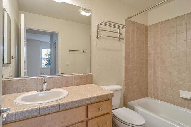 Building Photo - 581 Bridgeport Terrace