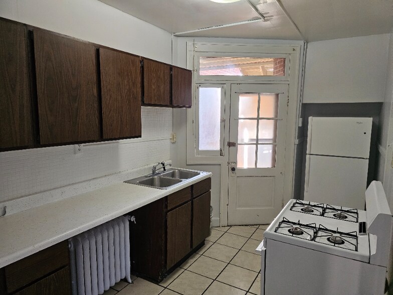 Building Photo - 1560 7th Ave