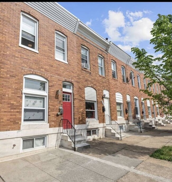 Building Photo - 307 S Newkirk St