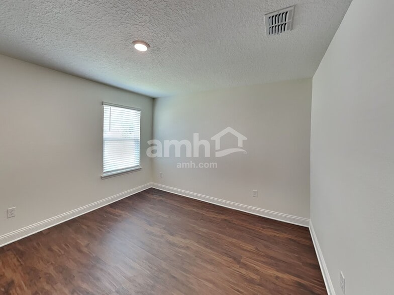 Building Photo - 95 Onate Cir