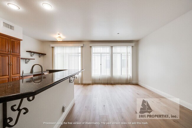 Building Photo - 581 N Pageant Dr