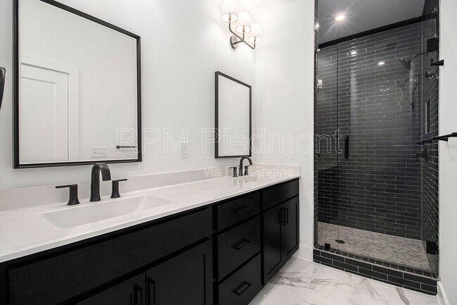 Building Photo - 205 Firefly Cir