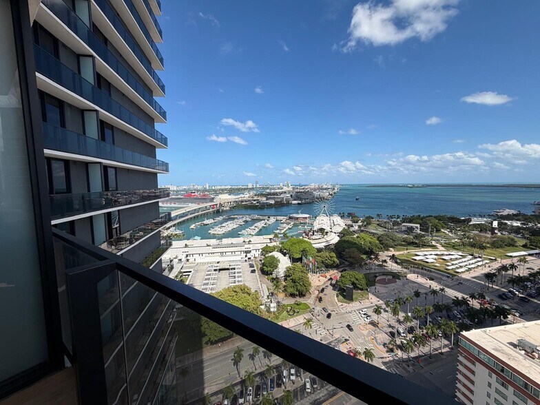 Building Photo - 398 NE 5th St