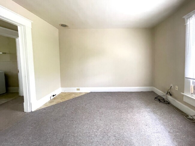 Building Photo - 940 S 15th St