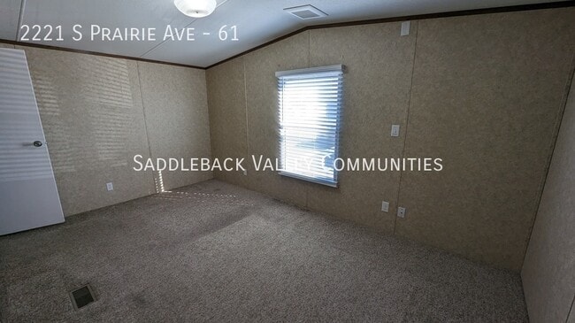 Building Photo - 2221 S Prairie Ave