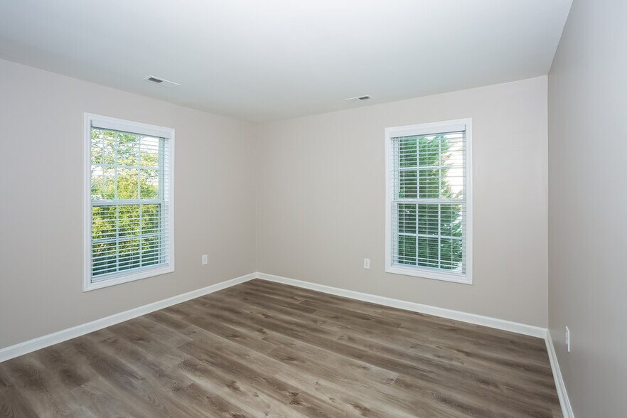 Building Photo - 1042 Newfound Hollow Dr