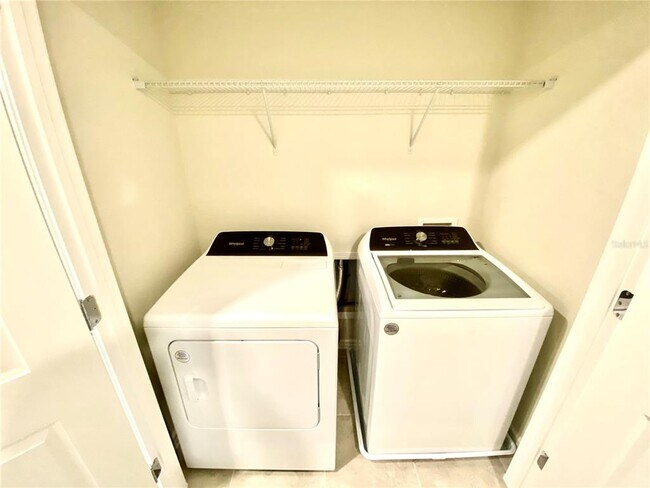 Building Photo - 2843 Stunning Ave