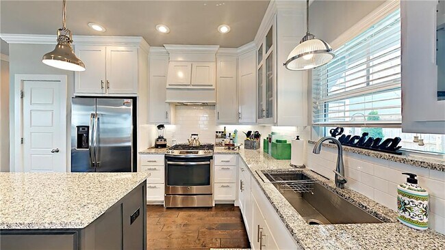 Building Photo - 6519 W Pleasant Way