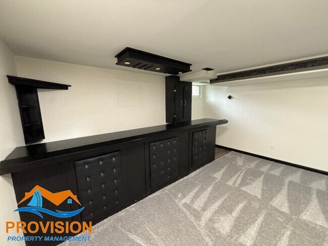 Building Photo - 1925 Jasmine Rd