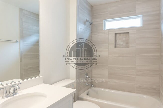 Building Photo - 1414 Landon Hills Dr